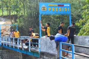 Polres Ngawi Rampungkan Perbaikan Jembatan Merah Putih Presisi di Blandongan